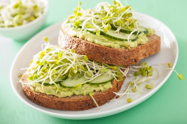 Sandwich pepino aguacate