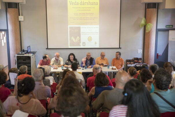 La Federación Hindú de España presenta su primer libro: Veda dárshana 1 Veda darshana