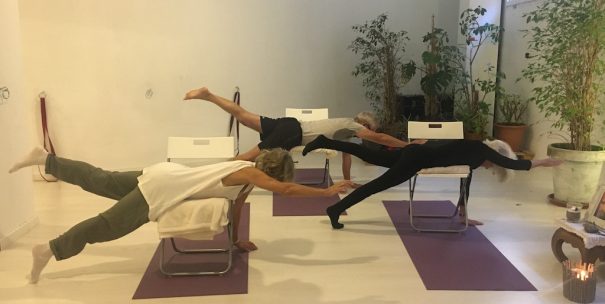 Entrevista a Ximena Escobar Ávila, creadora de la técnica “Silla Yoga” 1 Yoga en silla