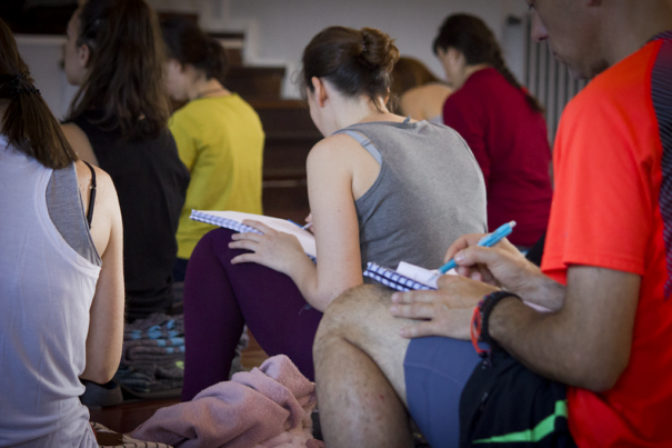 Escuela Internacional de Yoga. Formación online