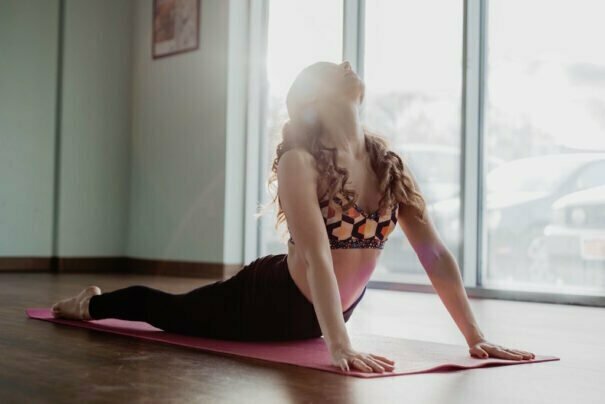 Hatha Yoga: cuerpo, respiración y trascendencia 1 Hatha Yoga