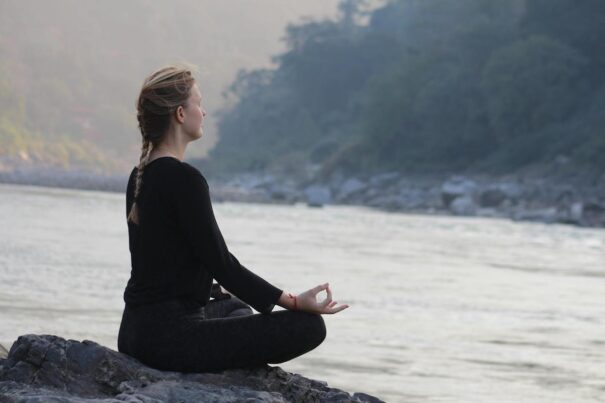 La práctica de yoga y el despertar de la conciencia: camino de responsabilidad y presencia 1 yoga y despertar