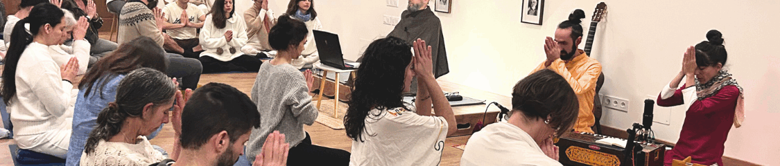 Formarse para Ser: un viaje de autoconocimiento y transformación personal a través del yoga 1 Satsang