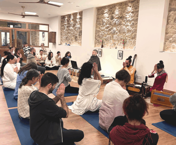 Formarse para Ser: un viaje de autoconocimiento y transformación personal a través del yoga 1 Satsang