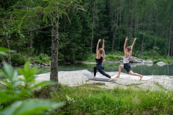 Cómo combinar yoga y senderismo para reconectar con la naturaleza 1 Foto 1
