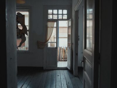 Yoguis y poesía: La casa vacía 354 yoguis y poesia